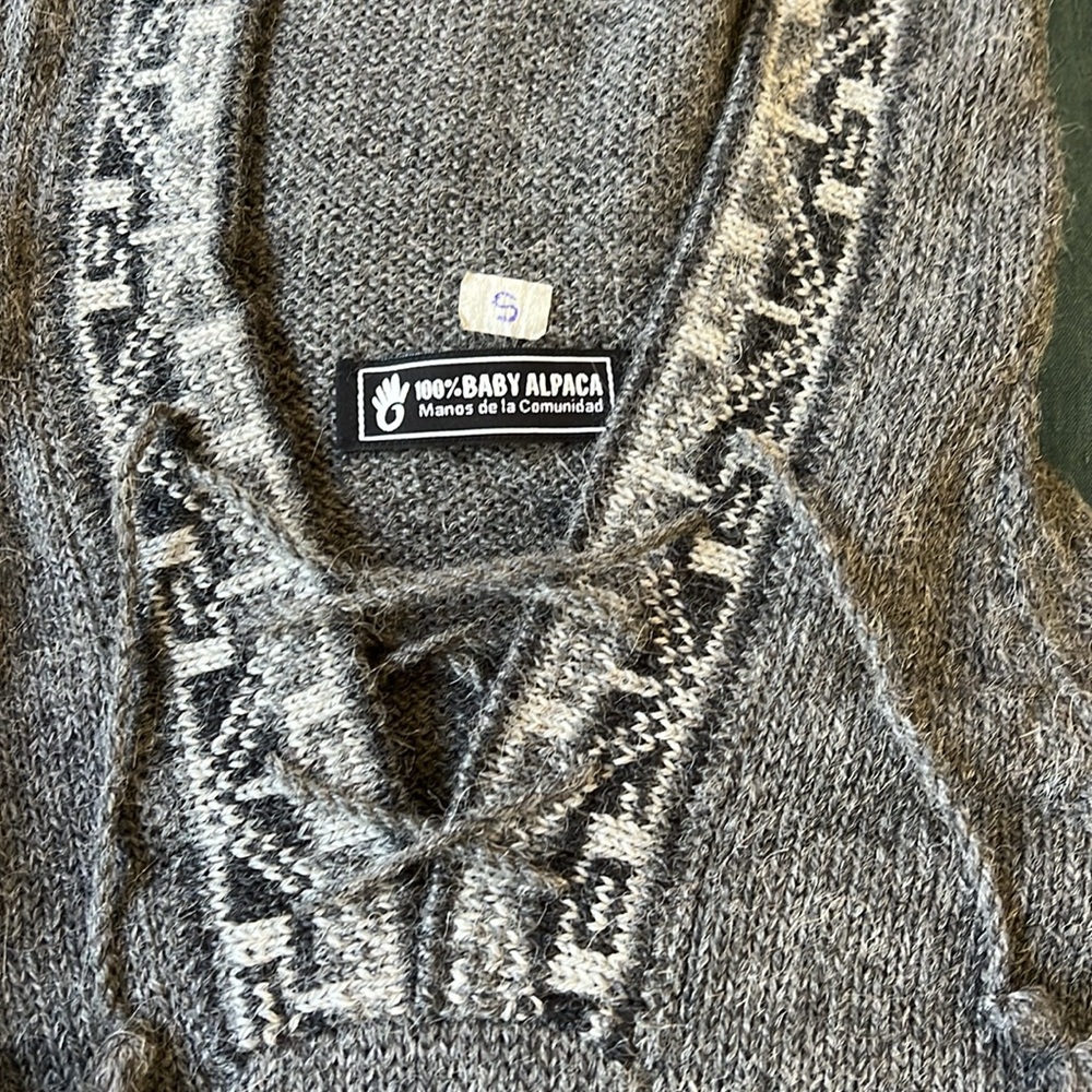 Peruvian Handmade Baby Alpaca Sweater - Picture 2 of 4